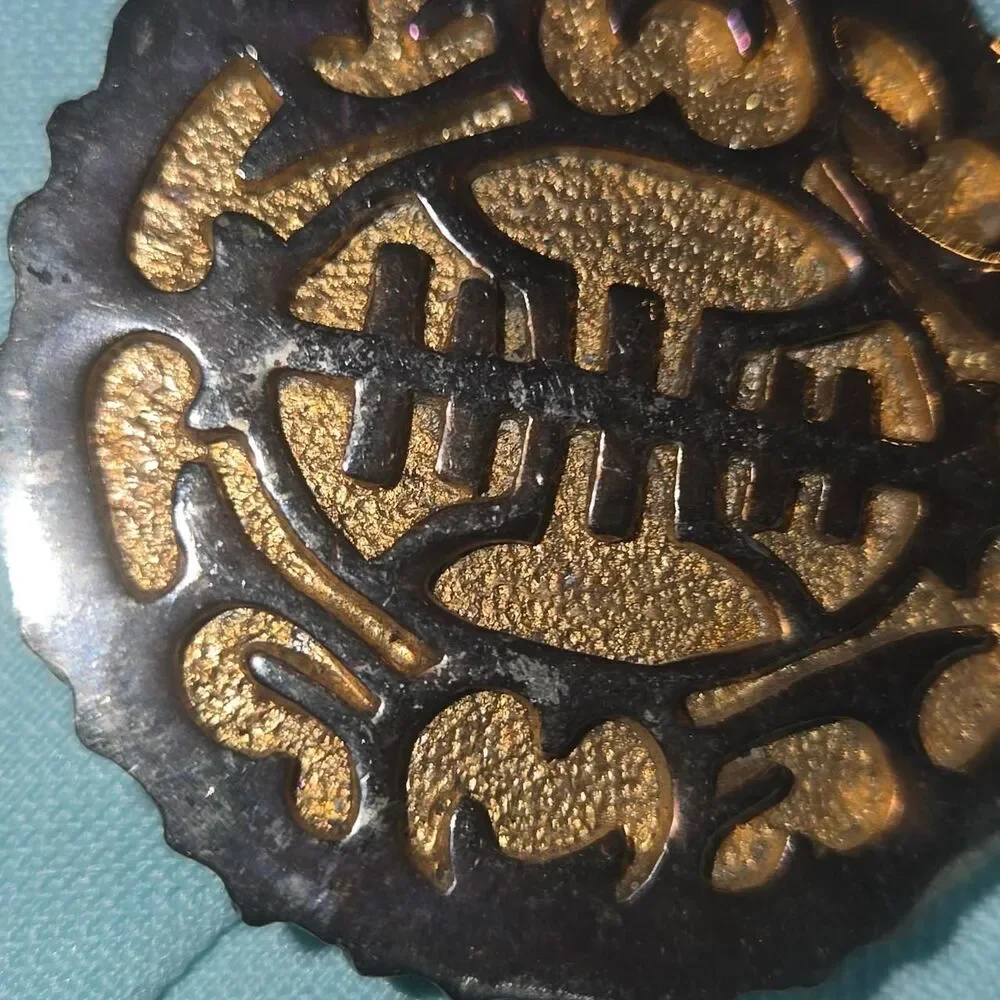 Vtg 1975 MIMI DI N Shou Longevity Character Gold Tone Belt Buckle - Size 2.2.5